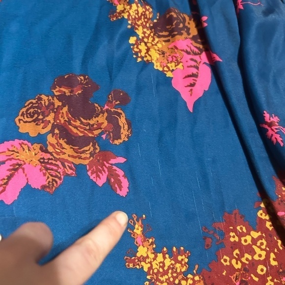 ModCloth Blue Satin Feel Floral Button Down Sleeves Relaxed Fit Size XL - Picture 3 of 11